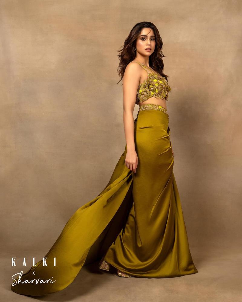 sharvari-wagh-hot-photos